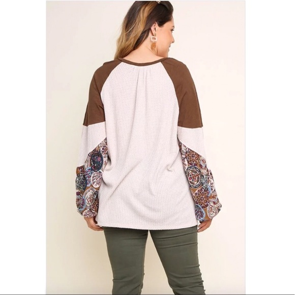 π· + Color Block Contrast Sleeve Tunic - Picture 3 of 3